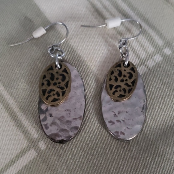 Earrings - Picture 1 of 2